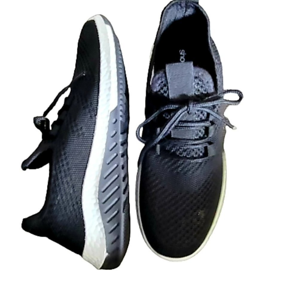 𝅺NWOT very Light running shoes. Black and White.  Fabric upper size 7